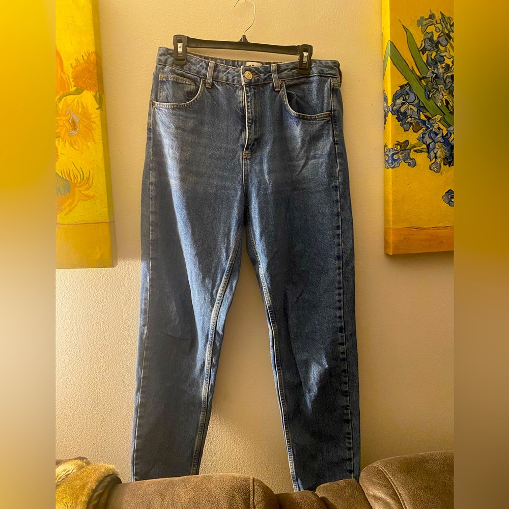 Urban Outfitter BDG “mom” style blue jeans- Sz 31